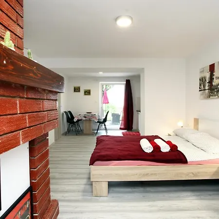Apartment Hilltop Red & Blue *