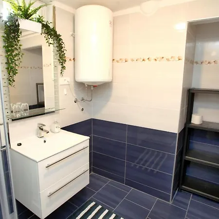 Hilltop Red & Blue Apartment