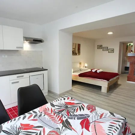 Hilltop Red & Blue Apartment