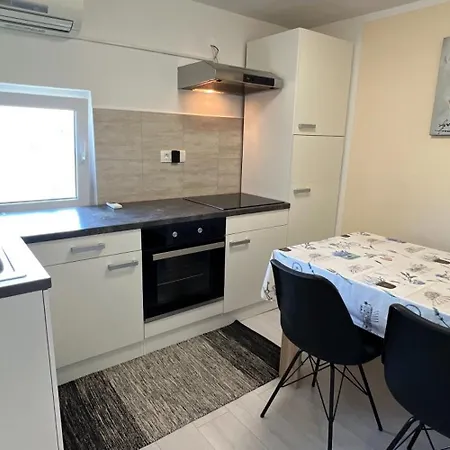 Apartmaji Na Hribu Nad Portorozem - Hilltop Overlooking * 波尔托罗